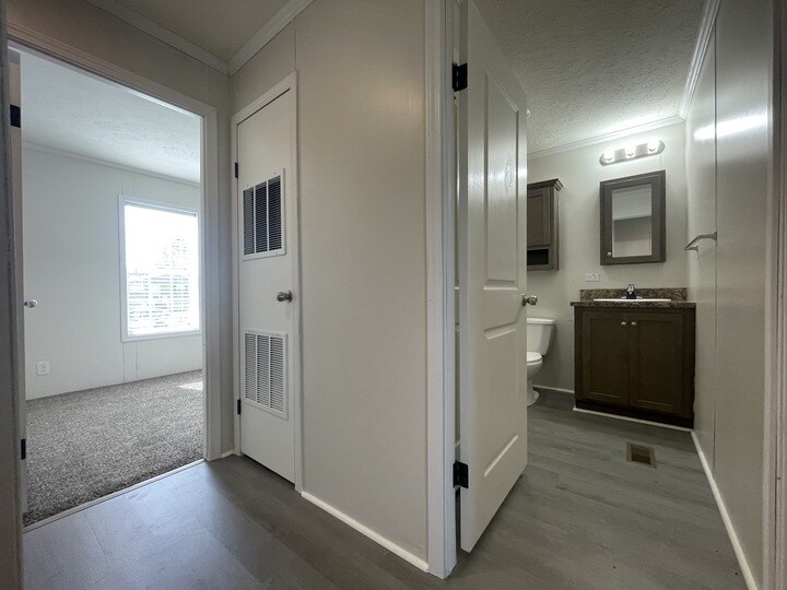 Building Photo - 15835 Marentette Dr