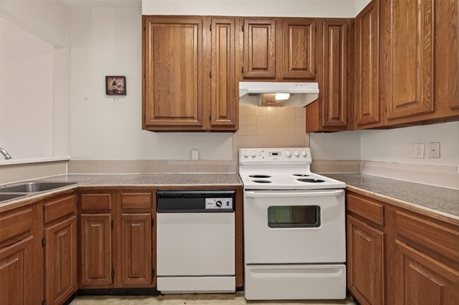 Building Photo - 2211 S Braeswood Blvd