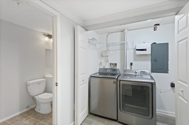 Building Photo - 207 Langdon Farm Cir