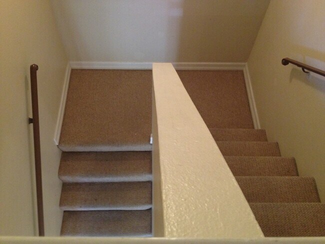Building Photo - RB Luxury 2 Br Townhome 2 car spots Laundry $3190 TEXT 760-715-5861