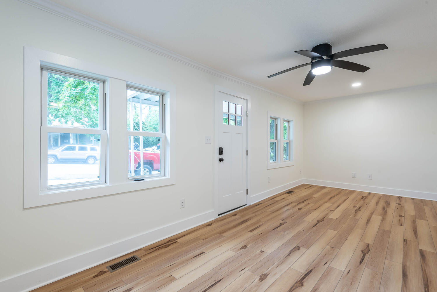 Building Photo - 709 W 13th St