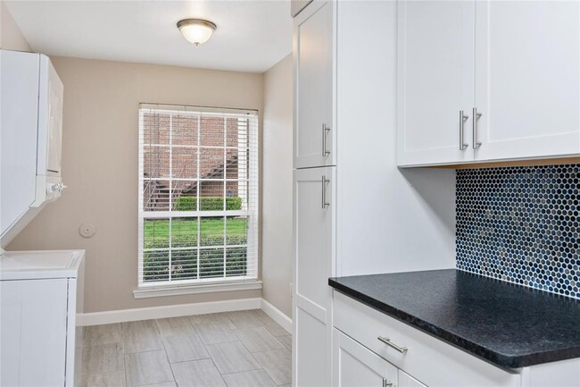 Building Photo - 4010 Ridglea Country Club Dr
