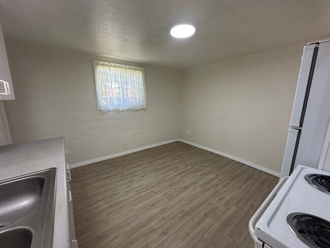 Building Photo - Fresh one bedroom, one bath home in downtown Bishop