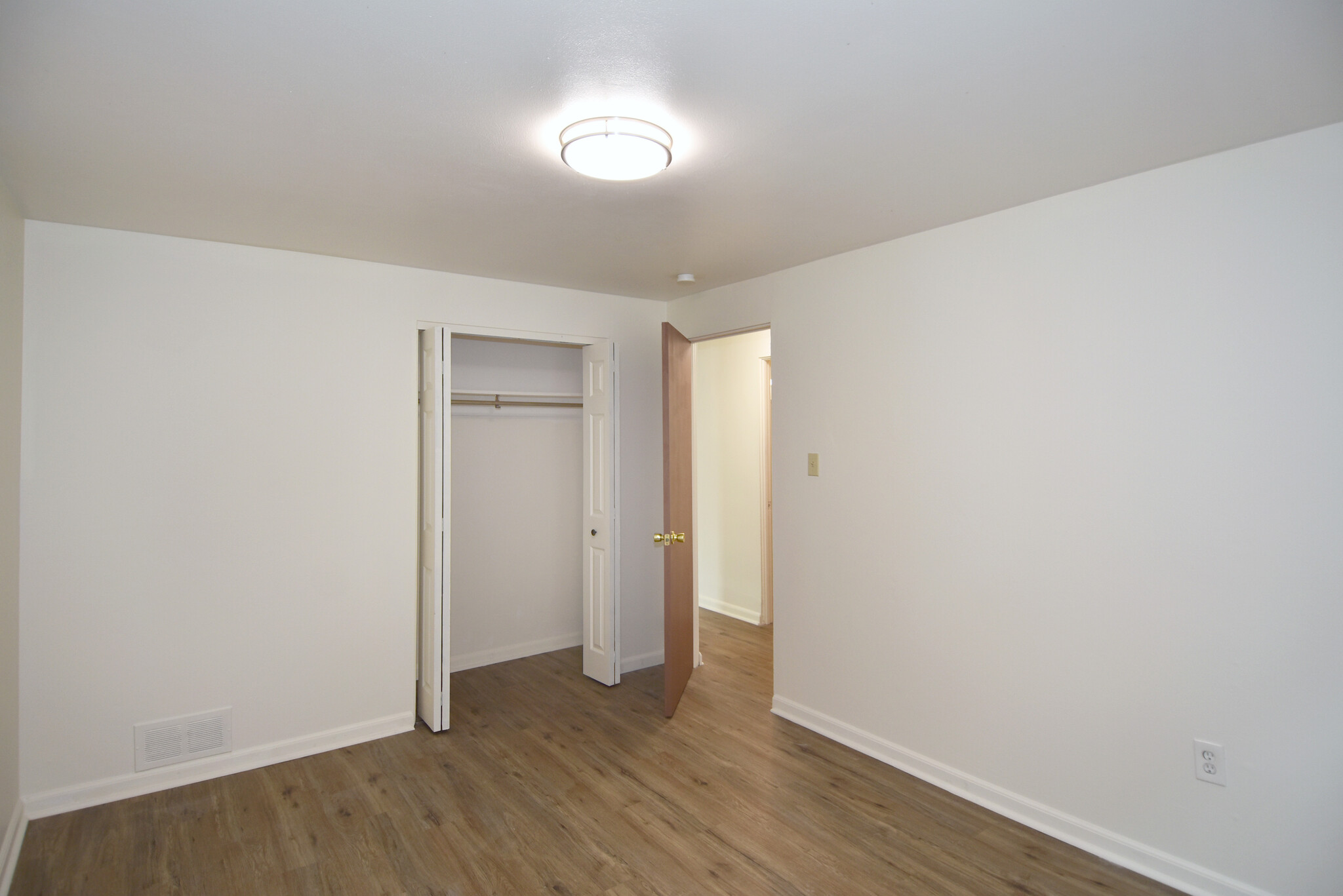 Freshly painted spacious bedroom #2 with all-new luxury vinyl plank flooring, new mini-blinds & LED - 3156 Glendale Ave