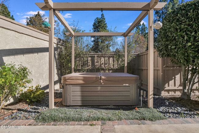 Building Photo - 2995 Dogwood Cir