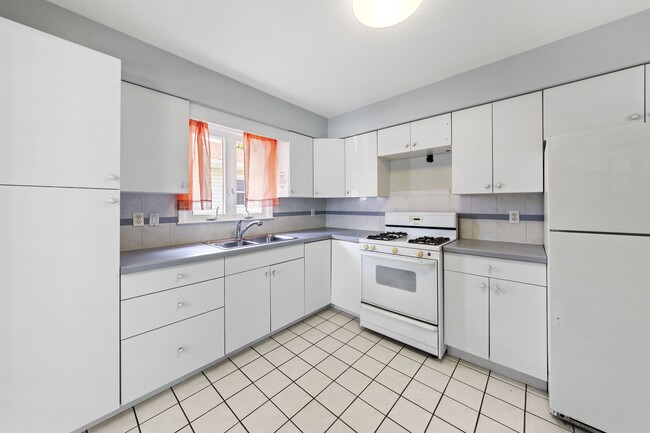 Building Photo - 1031 Di Antonio Dr
