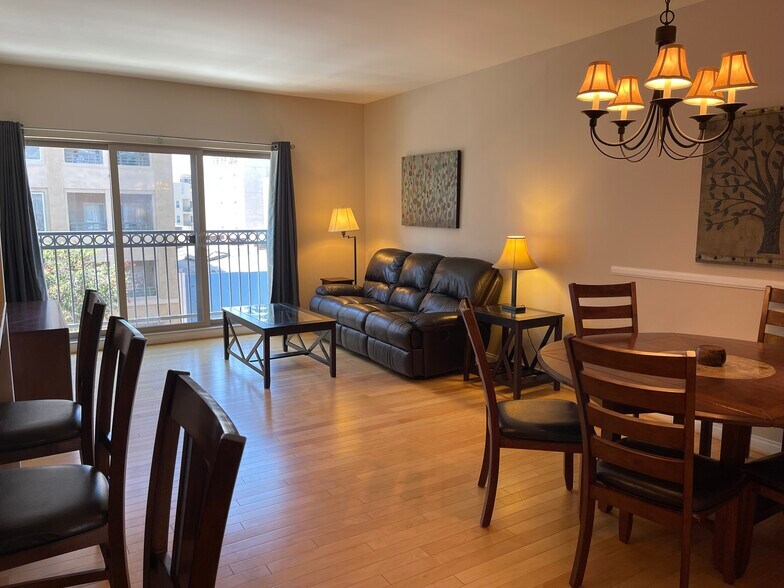 Living room - 450 J St