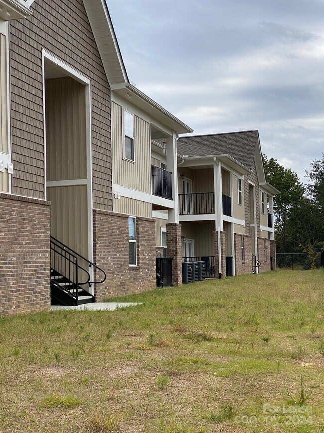 Building Photo - 90 Riverside Dr