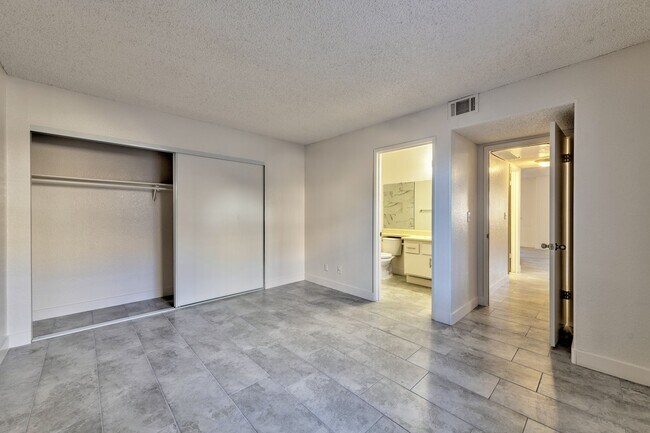 Building Photo - 2977 Juniper Hills Blvd