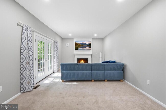 Building Photo - 34 Westhampton Ct