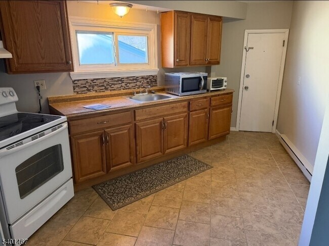 Building Photo - 57 Main St