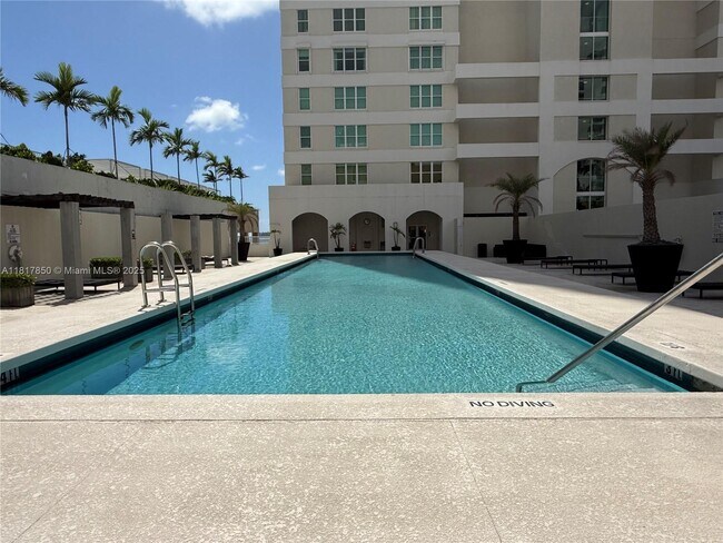 Building Photo - 800 Claughton Island Dr