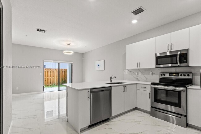 Building Photo - 221 SW 159th Way