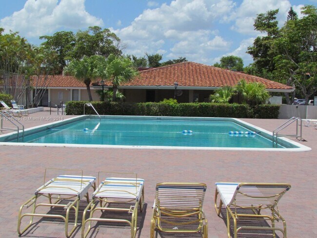 Building Photo - 4158 Inverrary Dr