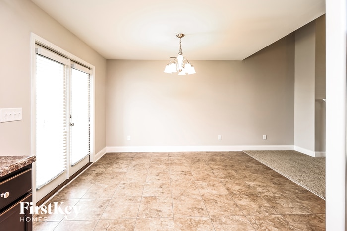 Building Photo - 495 River Crest Dr N