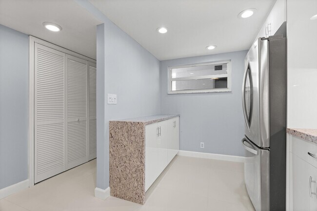 Building Photo - 3580 S Ocean Blvd