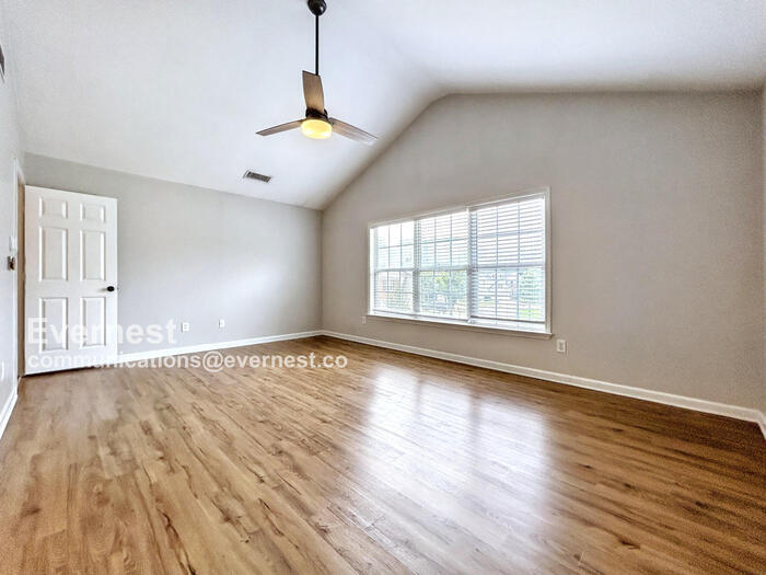 Building Photo - 2576 Alvecot Cir SE