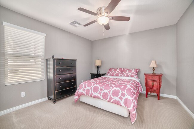 Building Photo - SUMMERLIN - FULLY FURNISHED - ALL UTILITIE...