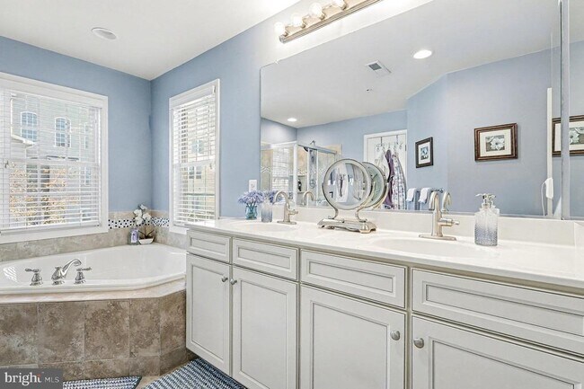 Building Photo - 13773 Night Sky Dr