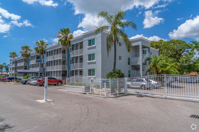 Building Photo - Sarasota Palms