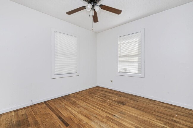 Building Photo - 1402 Dunaway St
