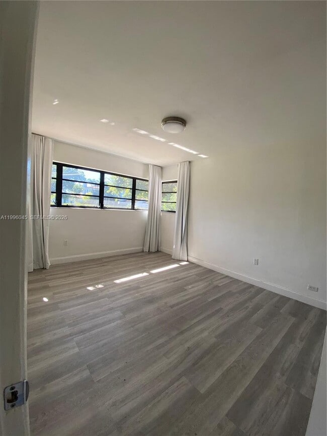 Building Photo - 1101 Bay Dr