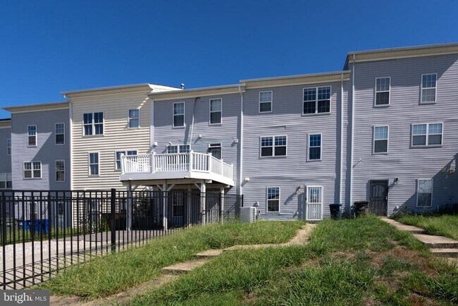 Building Photo - 1830 Webster Pl SE