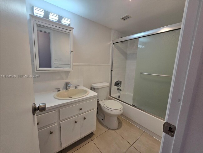 Building Photo - 1470 NE 125th Terrace