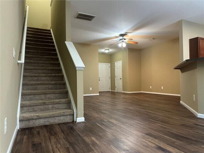 Building Photo - 538 Oakside Pl