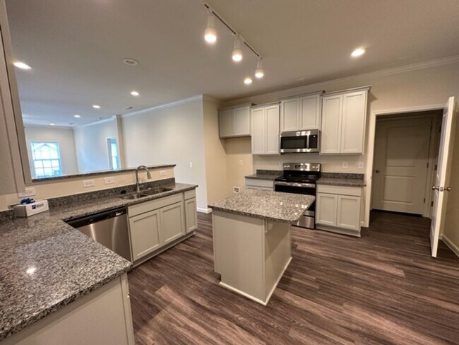 Building Photo - Townhouse / Whitsett