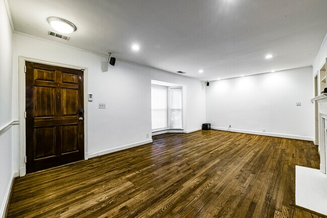 Building Photo - 2291 Strathmore Dr NE