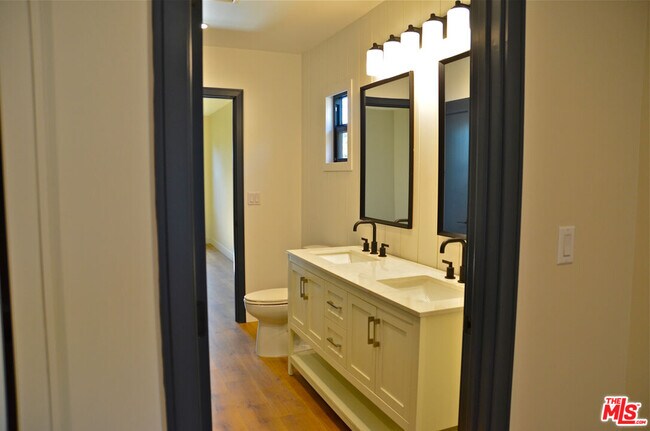 Building Photo - 3116 W 81st St