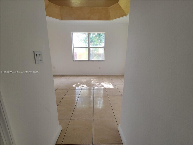 Building Photo - 4949 SW 134th Ave