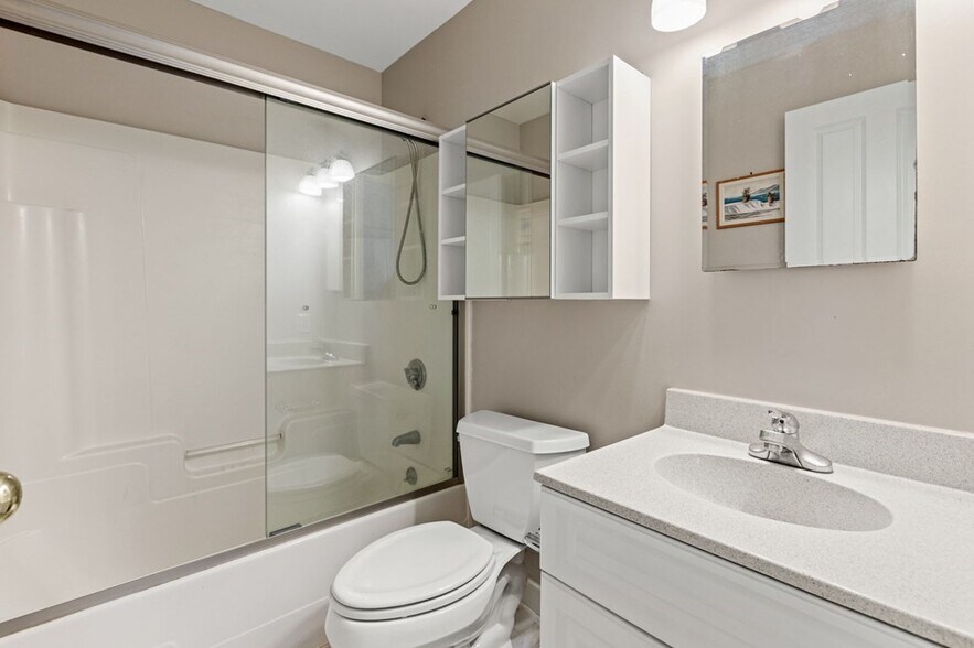 Building Photo - 4 Charlesgate E