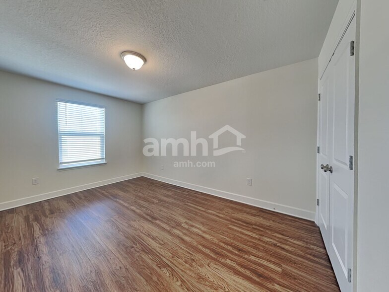 Building Photo - 1039 Walden Pond Dr