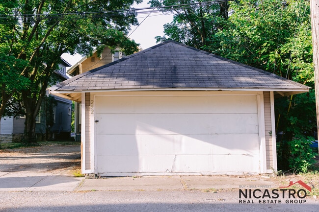 Building Photo - 252 E Lane Ave