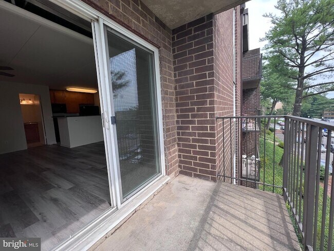 Building Photo - 75 S Reynolds St
