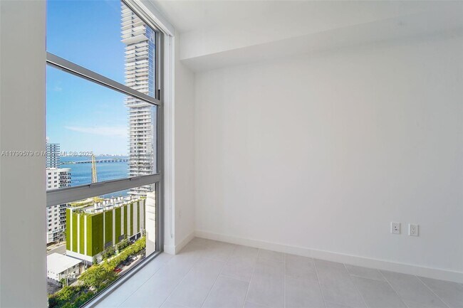 Building Photo - 2150 N Bayshore Dr
