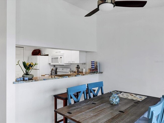 Building Photo - 3607 E Bay Dr