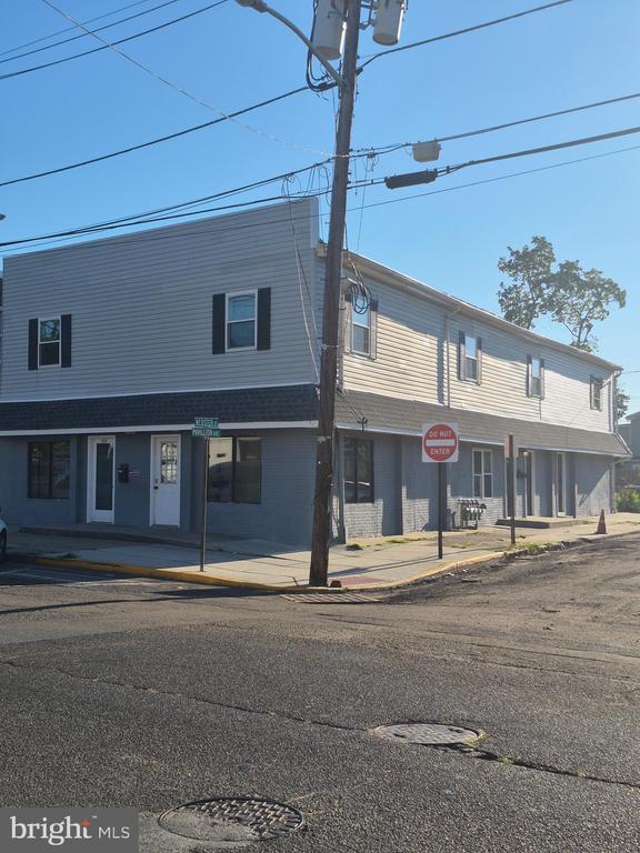 Primary Photo - 215 S Pavilion Ave