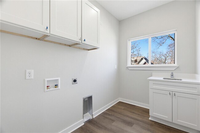 Building Photo - 20 Bobwith Ln