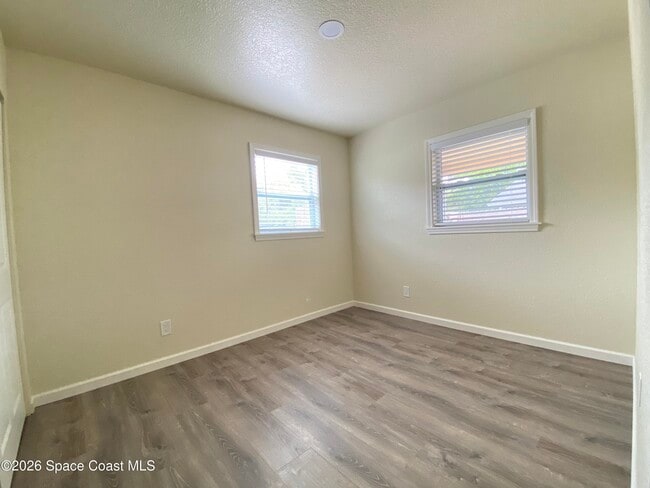 Building Photo - 105 Lagrange Ave