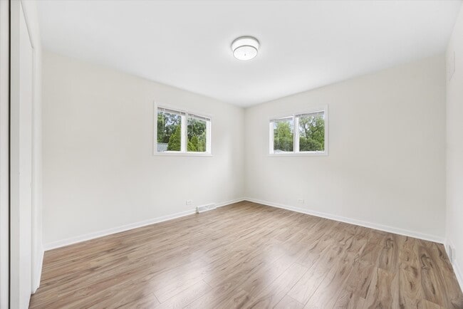 Building Photo - 801 Barnsdale Rd