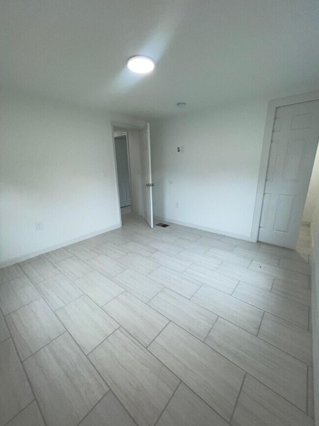 Building Photo - 5024 Marina Dr