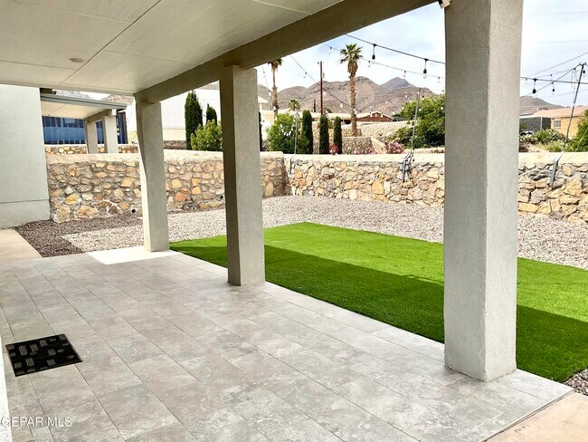 Building Photo - 8919 Eclipse St