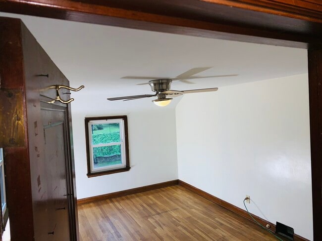Building Photo - 1015 Willow Dr