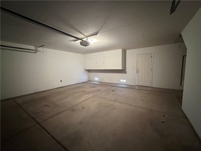 Building Photo - 331 Phyllis Dr