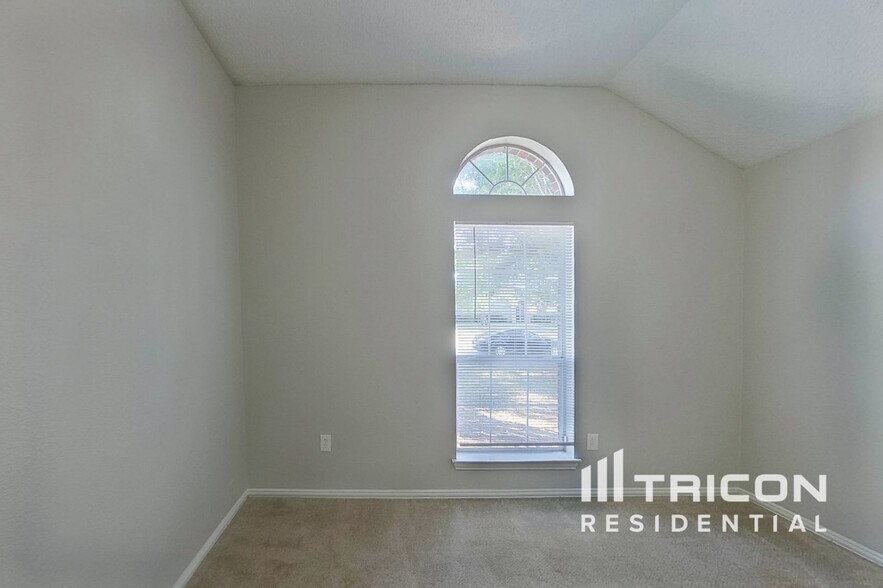 Building Photo - 1362 Meadow Creek Dr