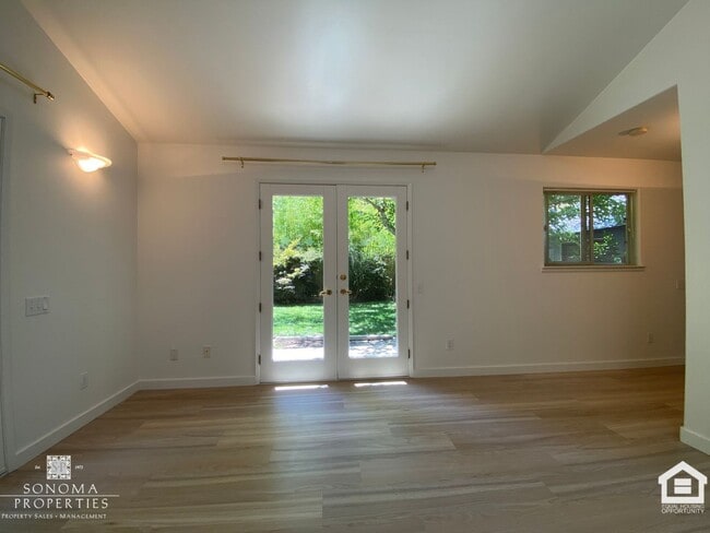 Building Photo - Inviting 3BD/2BA Home in Glen Ellen