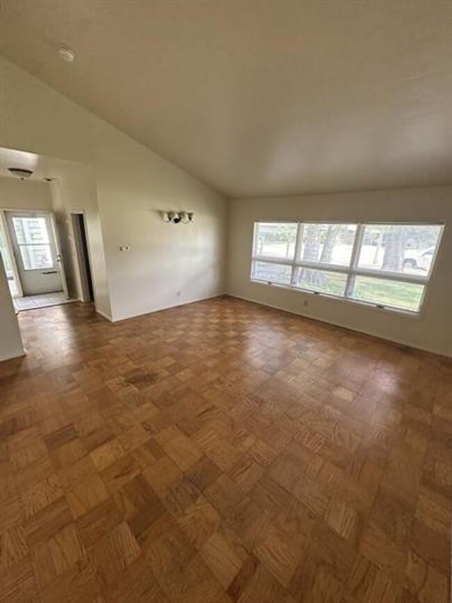 Building Photo - 1507 Fairway Dr